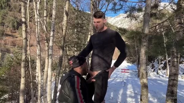 Alejo Ospina sucks Max Barz in Andorra